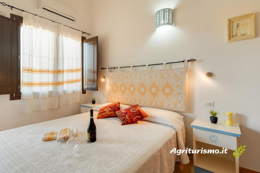 Agriturismo Campesi Casale Tra Le Vigne Aglientu Exterior foto