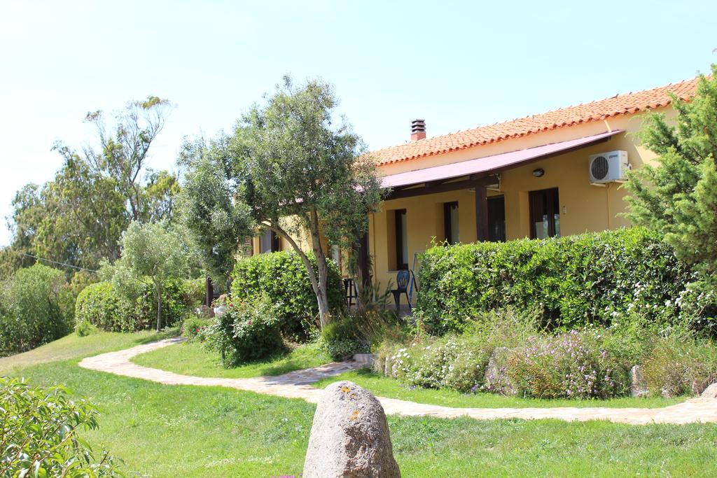 Agriturismo Campesi Casale Tra Le Vigne Aglientu Exterior foto